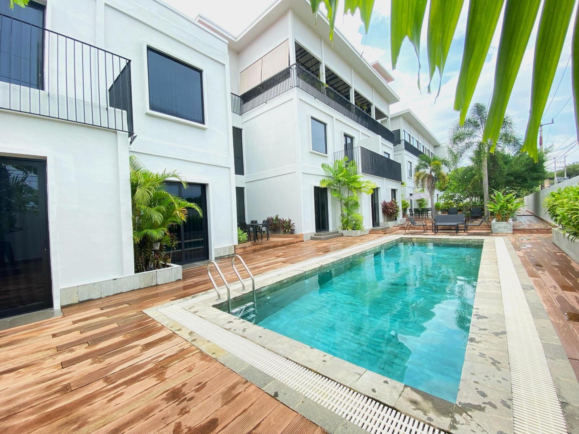 Onyx Hotel & Villa Tanjunguban Exterior photo